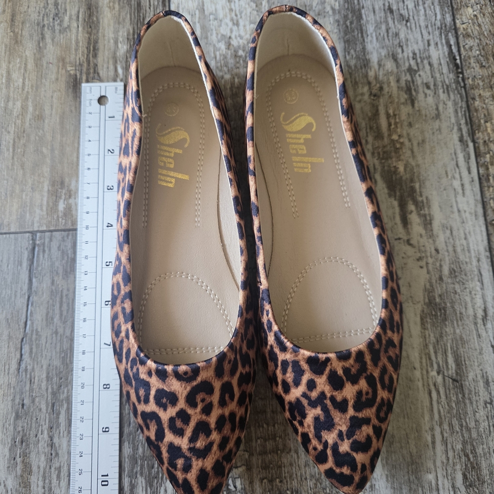 Leopard Print  Pointed Toe Flats